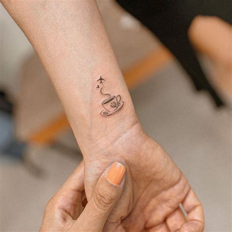 mujer mini tatuajes|️ +100 tatuajes pequeños para mujer 